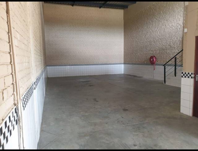 167M² WAREHOUSE TO LET IN POMONA